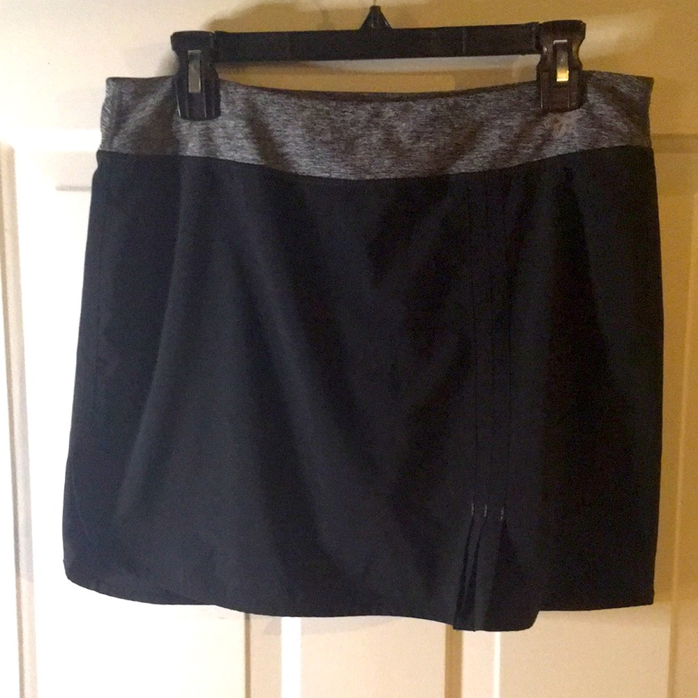 Tuff Athletics Black and Gray Heathered Athletic Skort for Exercise Medium